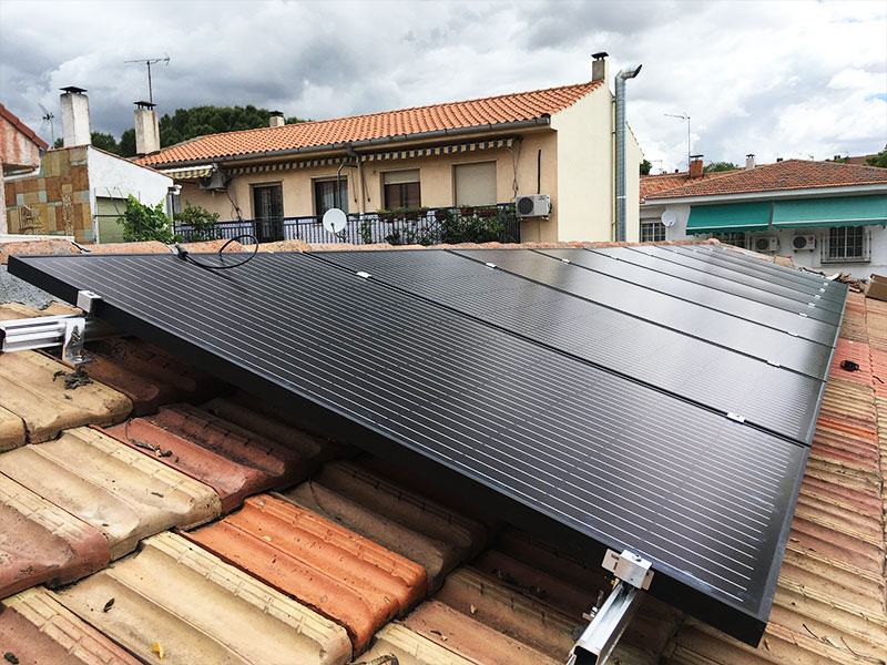 Instalación de panales solares en cubierta